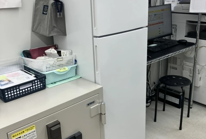 医薬品冷蔵庫と麻薬金庫